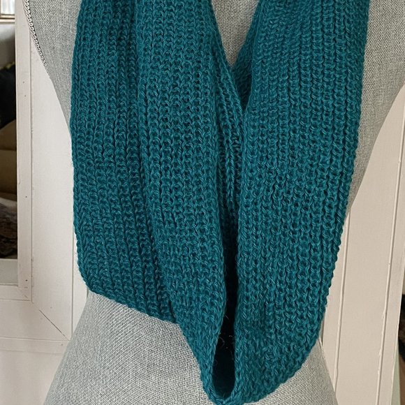 Handmade turquoise knit wool infinity scarf - Picture 3 of 8